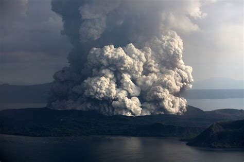 taal volcano eruption 2020.